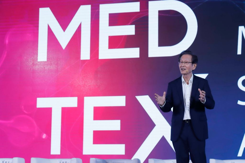 ASUS Chairman Jonney Shih gave keynote on Healthcare